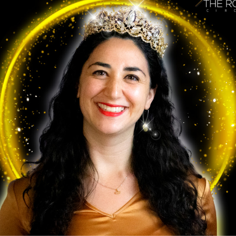Melanie Suber  | Living The Royal Life 