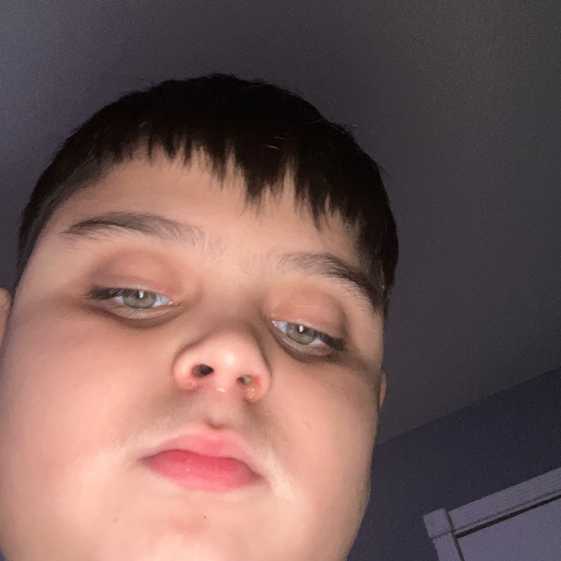 Hire Denibeen1 — Pop Culture Commentary & News YouTube creator for sponsorships