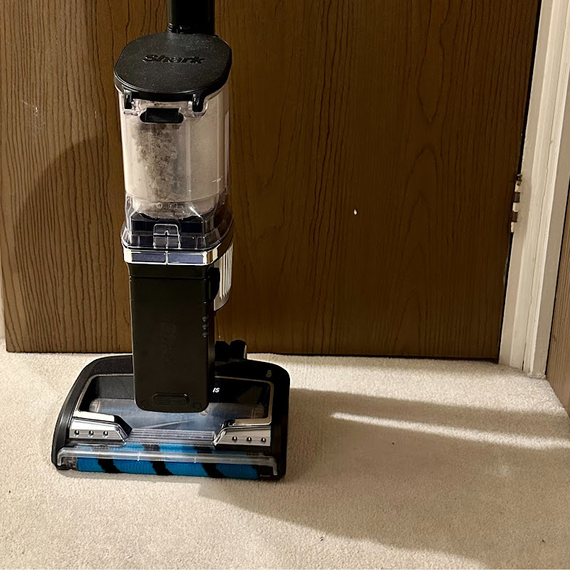 Vacuum Cleaner Tech and car Obsessed