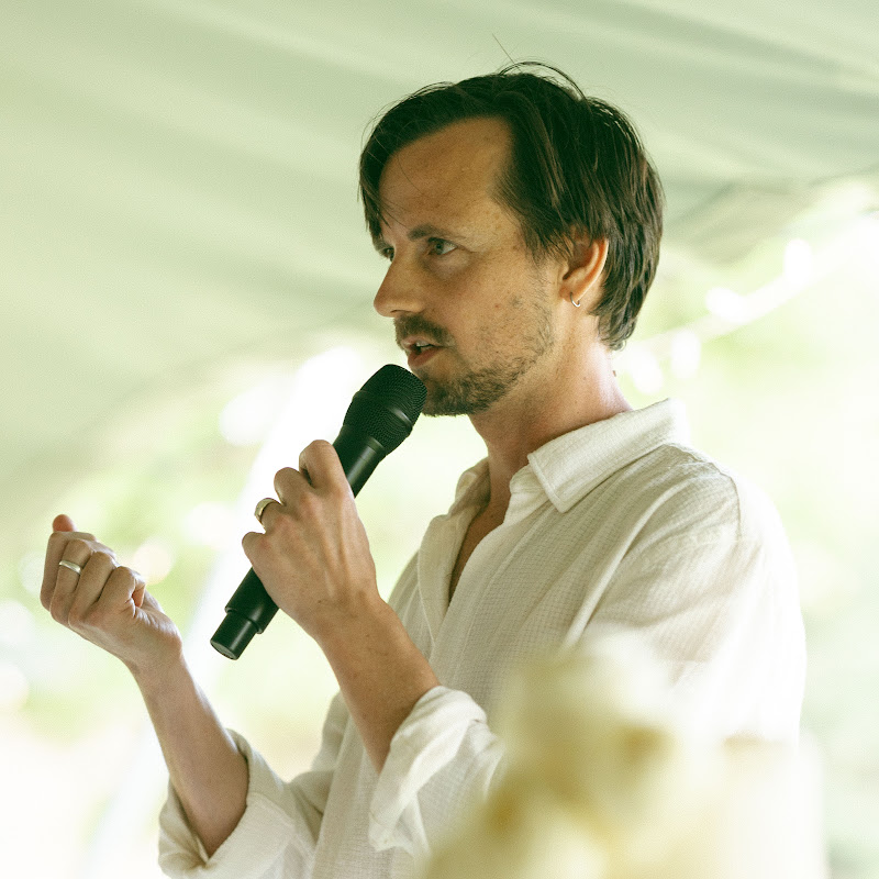 Bren Booth-Jones | Breathing Books