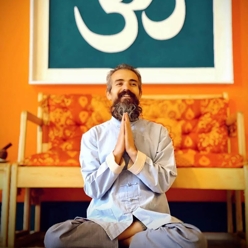 Mahmud Sherzad Yoga Logo