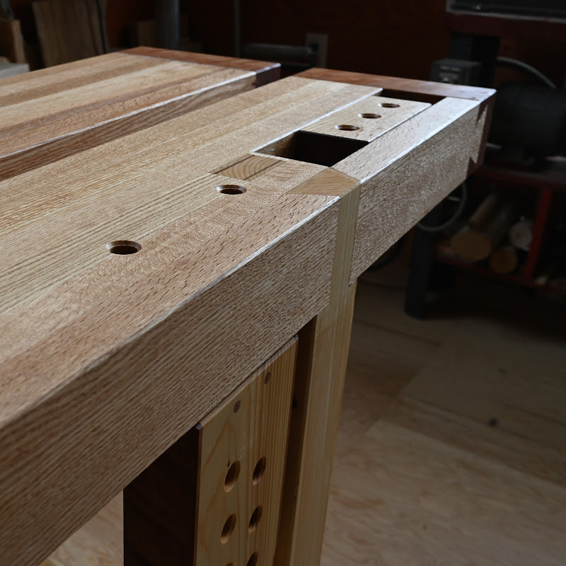 DRAW CLOSER studio Logo