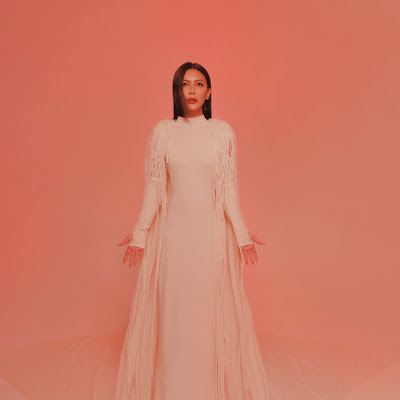 Eve Ai / Ngải Di Lương / 艾怡良