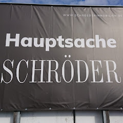 M . Schröder. Der mit der Brille