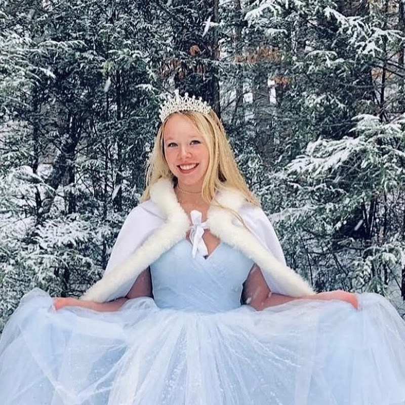 Ella Everafter  channel avatar