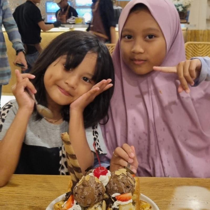 Moms & Kids