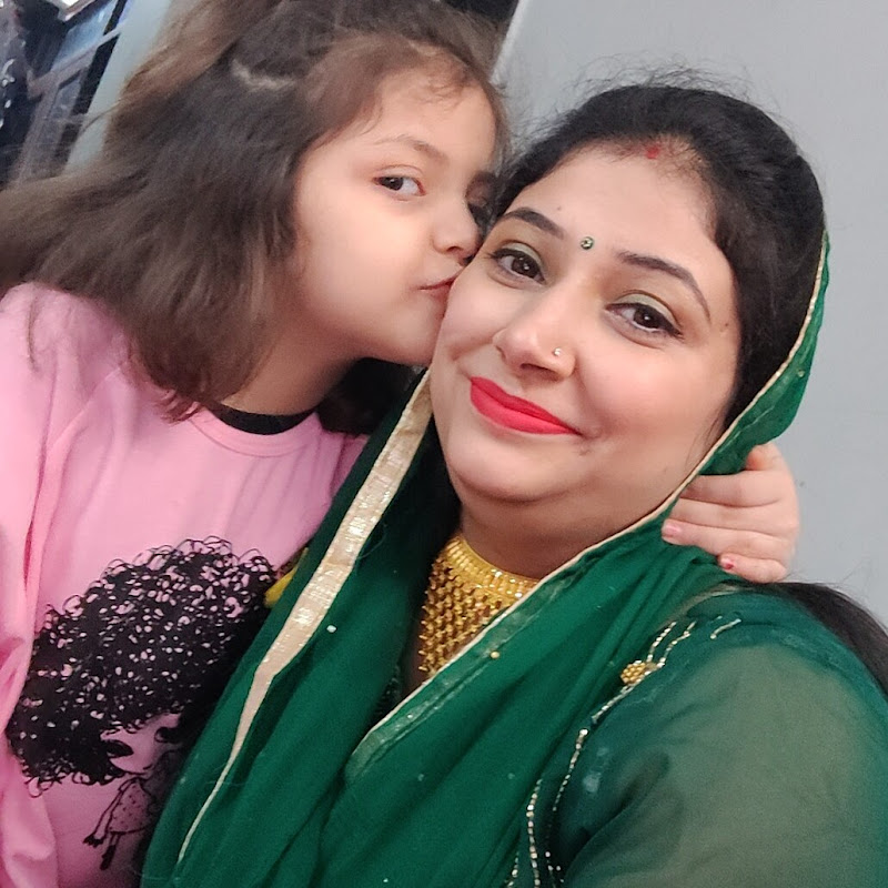 Gayatri Tewathia vlogs