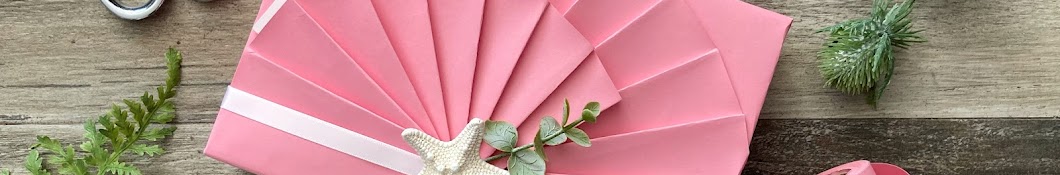 Gift Wrapping Love Banner
