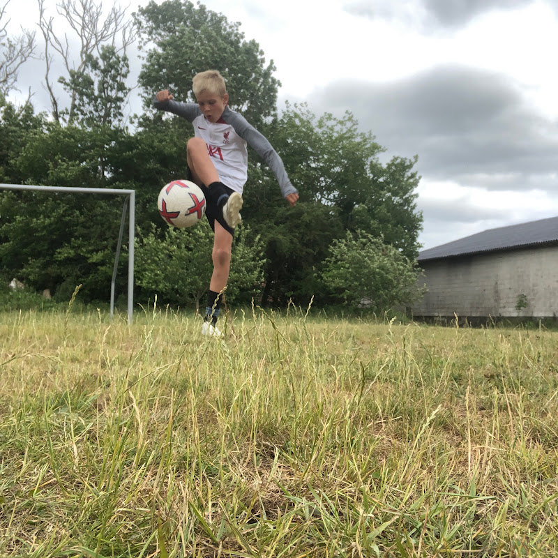 Emil football skills