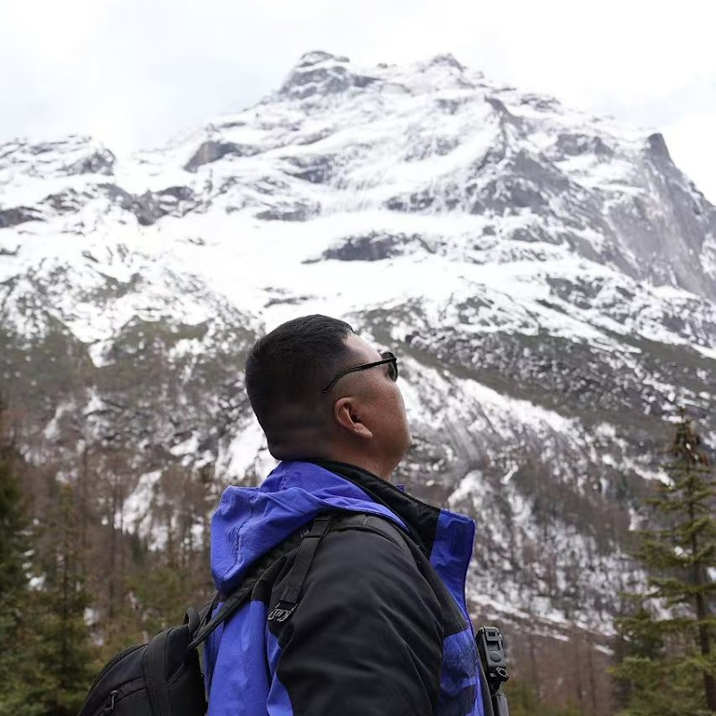 央视把外卖员拍成“神仙日子”？现实却是：住桥洞、被驱赶、单量暴跌！把苦难美化成浪漫主义，这才最刺痛人，脱离群众太久了？