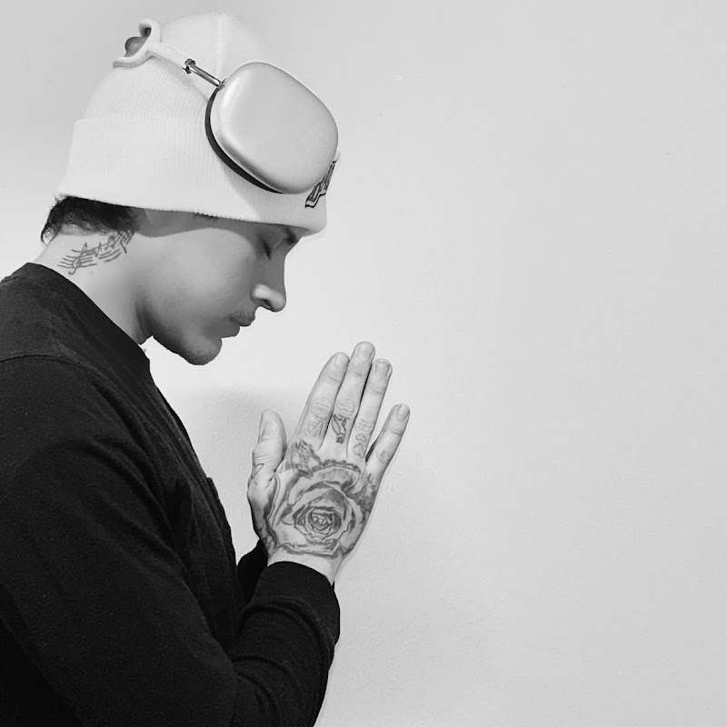 Hire CREATIVE VISION STUDIO CHASER  — Graphic Design & Branding YouTube creator for sponsorships