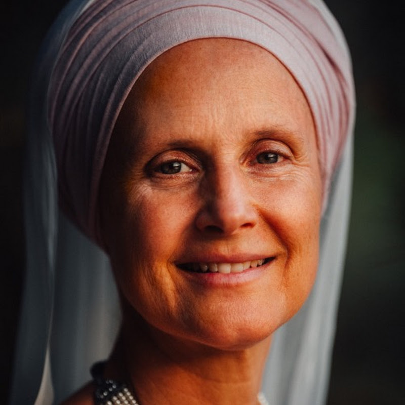 Snatam Kaur - Topic