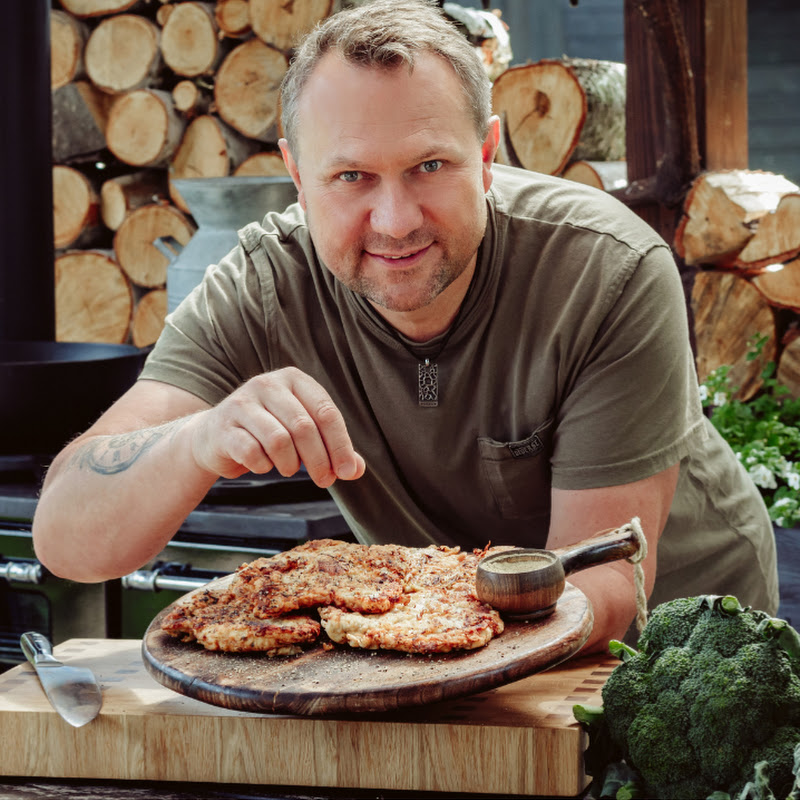 Tomasz Strzelczyk ODDASZFARTUCHA