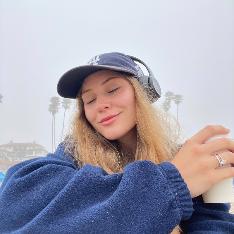 Viktoria Campbell  Logo