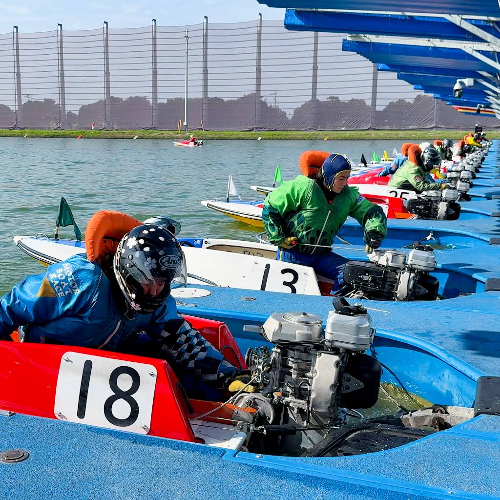 ボートレーサー教材 1-Year No Phone! 24h of 60 Trainees at Japan's Toughest Boat Racer