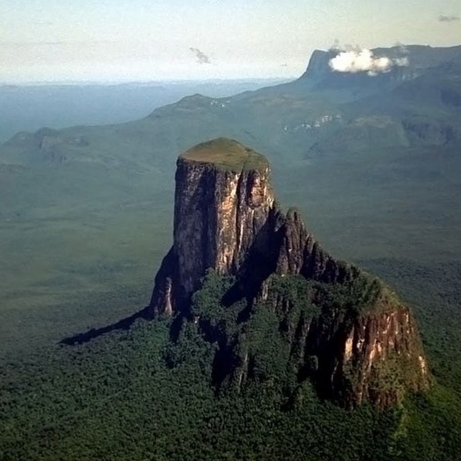 Неизведанные места. Венесуэла горы Тепуи. Венесуэла парк Канайма гора Рорайма. Столовые горы Тепуи в Венесуэле. Столовая гора Тепуи.