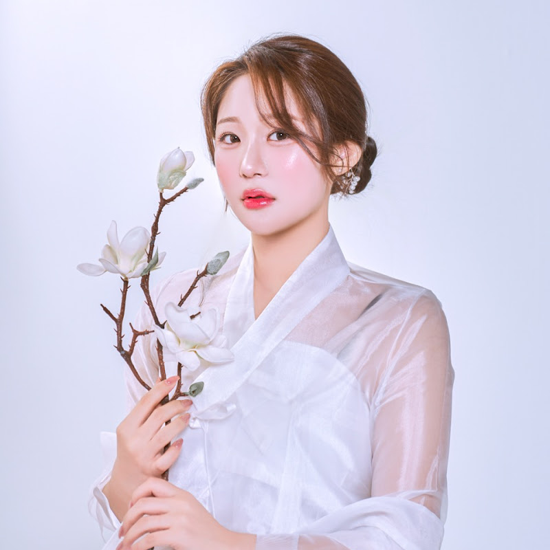 일월 선영아씨 Logo