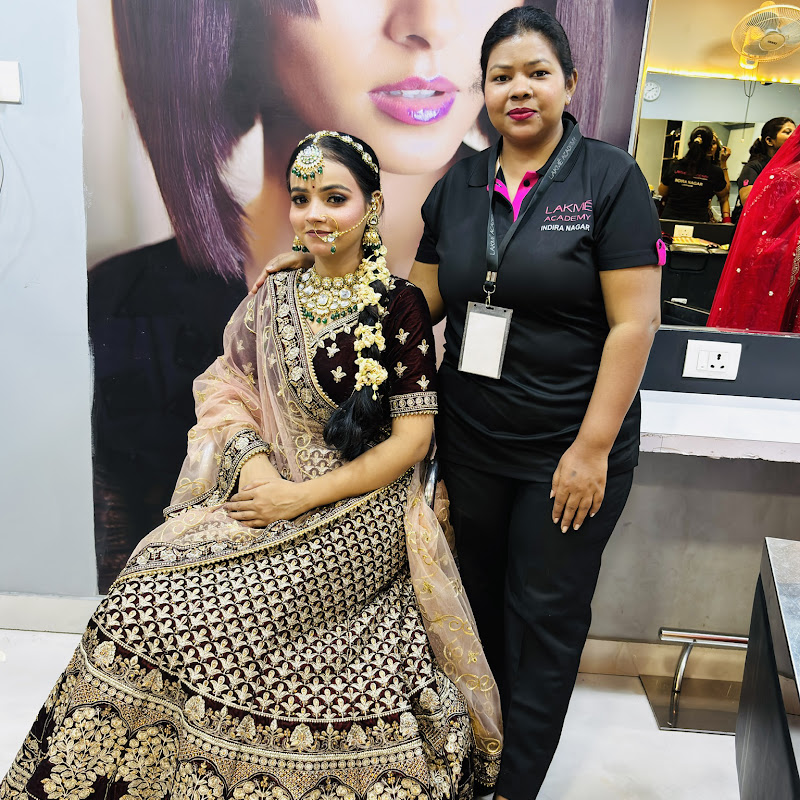 Aastha Beauty Parlour Makeup Tutorial 