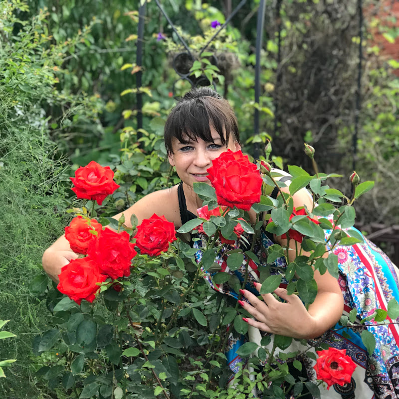 Хутор мамы Ларисы Logo