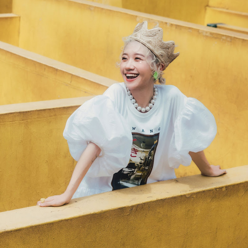 Lulu黃路梓茵 Logo