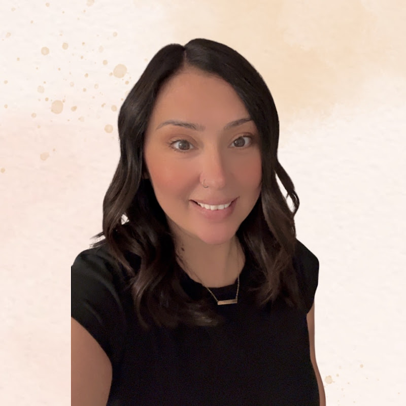 Marcy | Digital Marketer | RN