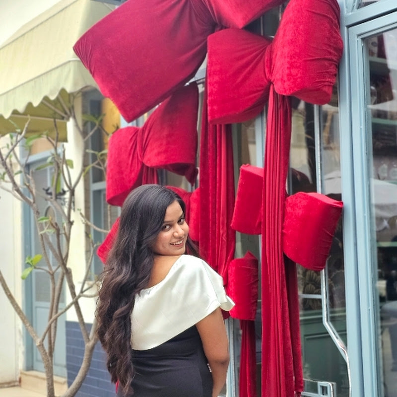 Hire SURUCHI SINGH — Beauty & Fashion YouTube creator for sponsorships