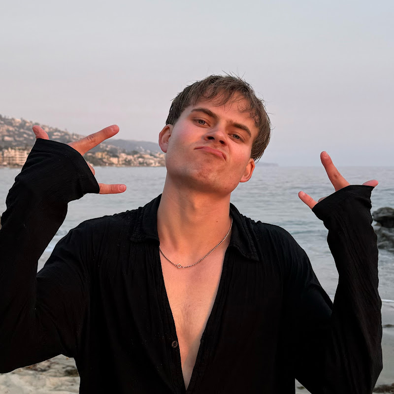 My brother forgot his school lunch