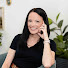 2-vjEs86boE-channel-avatar-Stephanie DeLussey