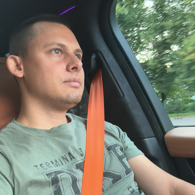 Ярослав Ефремов Live CH Logo