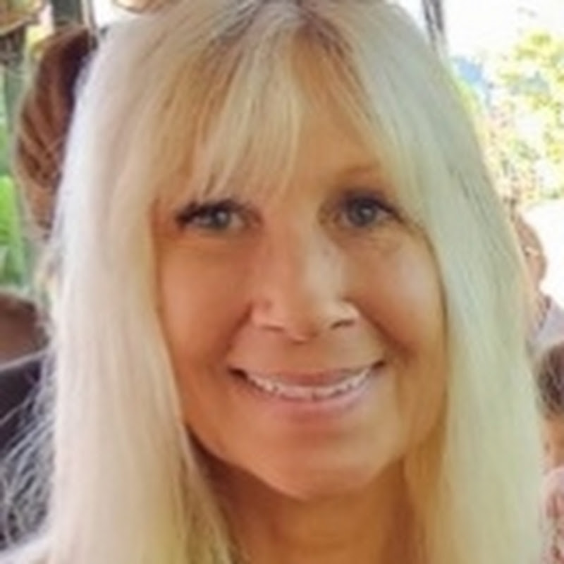 RELAXING ASMR WITH LISA 