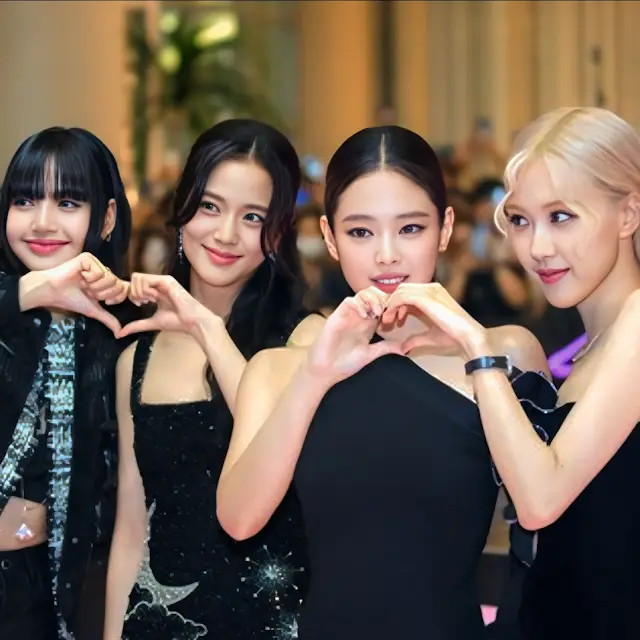 BLACKPINK's album art.