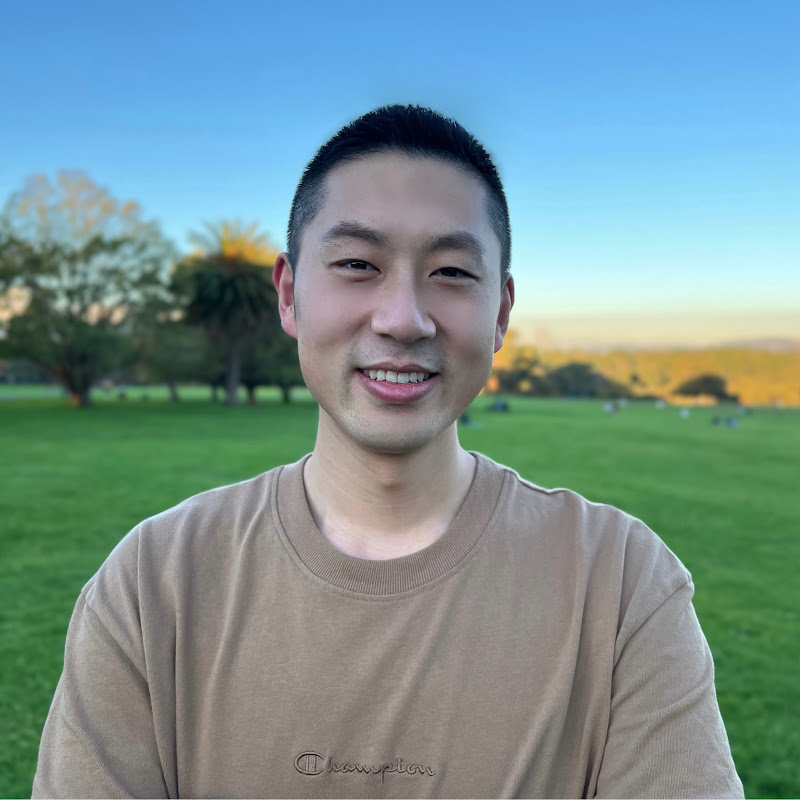 李厂长来了 Logo