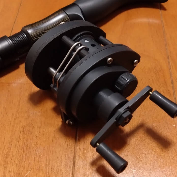 木製リール　自作（落とし込み）黒柿　孔雀 木製リール 自作（落とし込み） 黒柿（孔雀） 木製リール 自作