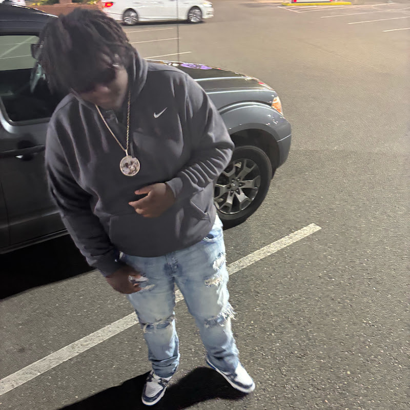 Hire Ayyymello — Podcasts (Entertainment Focused) YouTube creator for sponsorships