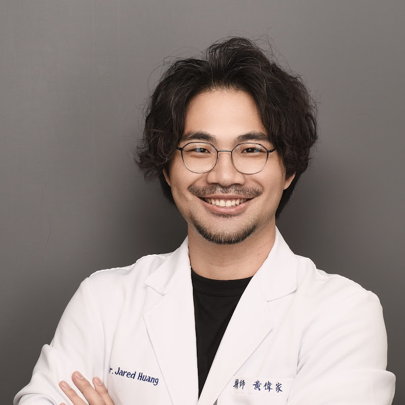 面白牙醫 -黃偉家 Logo