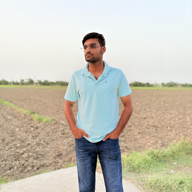 Hire Siddharth Vats — Tech & Science YouTube creator for sponsorships