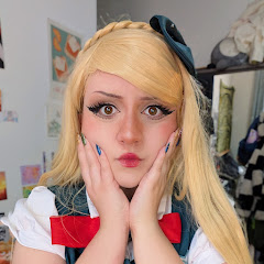 Eleanor Does Cosplay