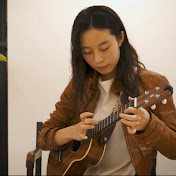 ukurena ukulele player