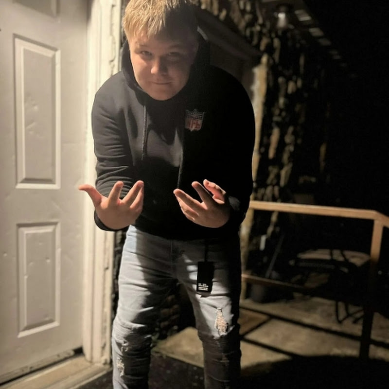 Hire Luh_jb — Fine Art Painting (Oils, Acrylics) YouTube creator for sponsorships