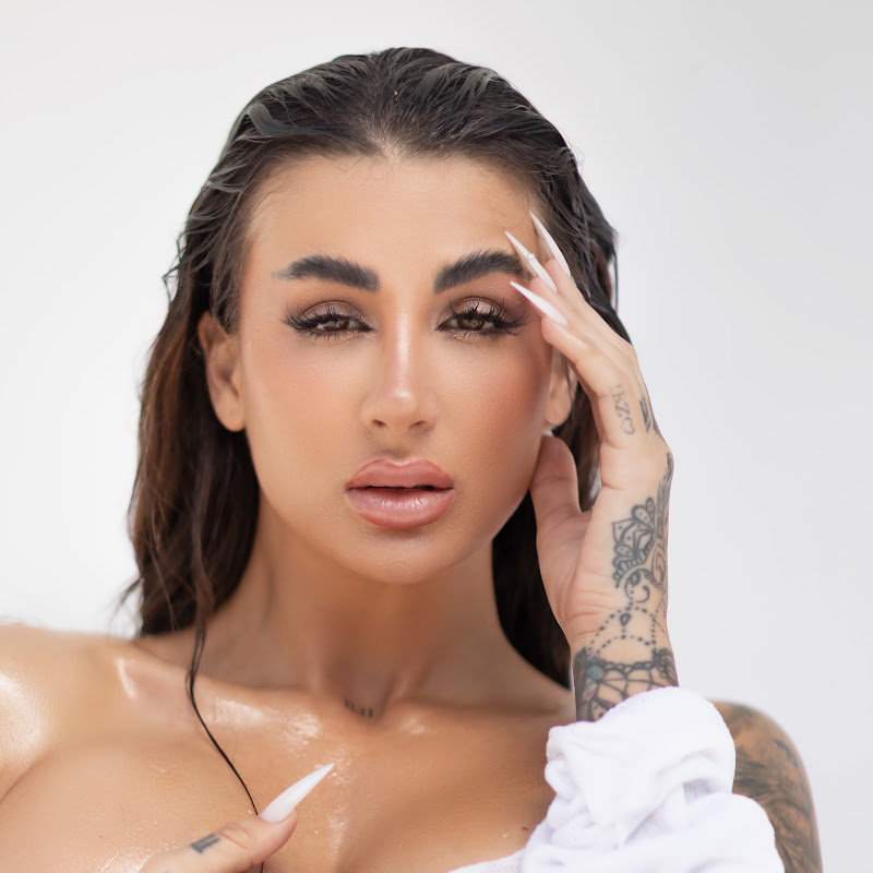 Susy  G 