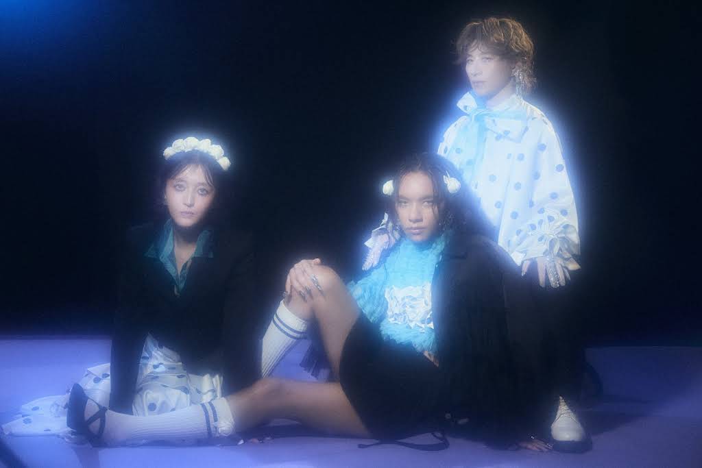 女王蜂 / QUEEN BEE official YouTube channel - YouTube
