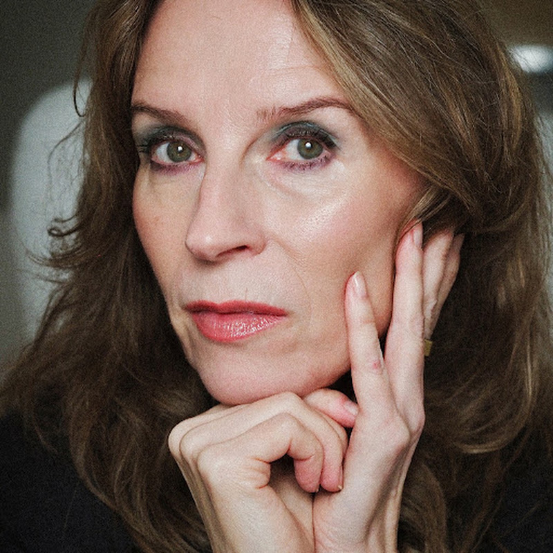 Naisellisia yksinpuheluita