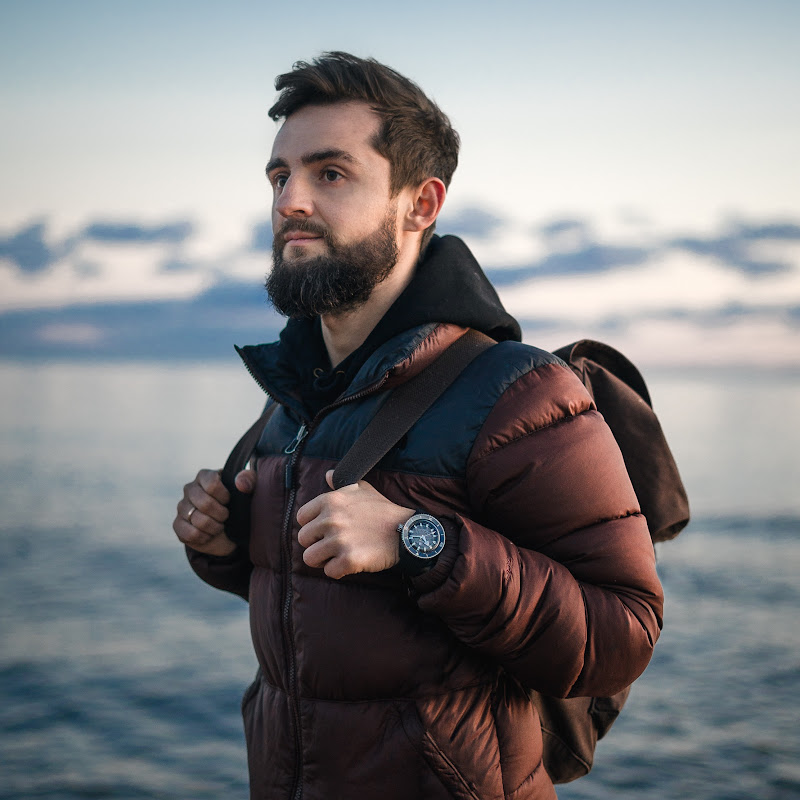 Alex Mazurov (В поисках Света) Logo