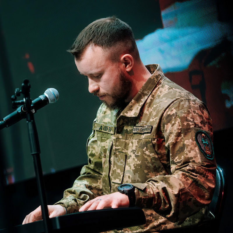 Михайло Олійник