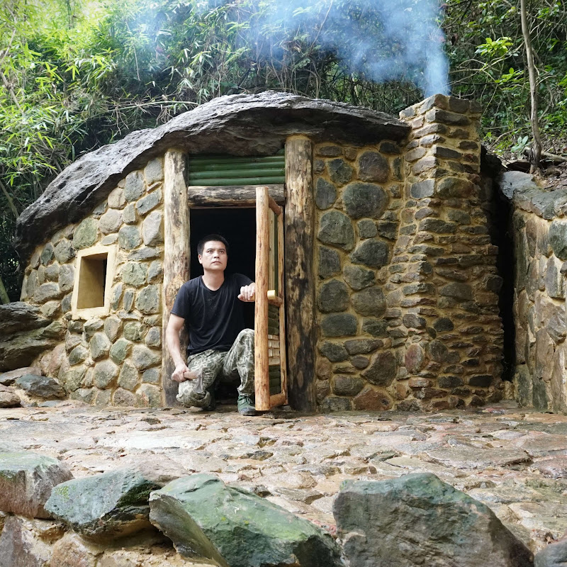 Bushcraft in the wilds Logo