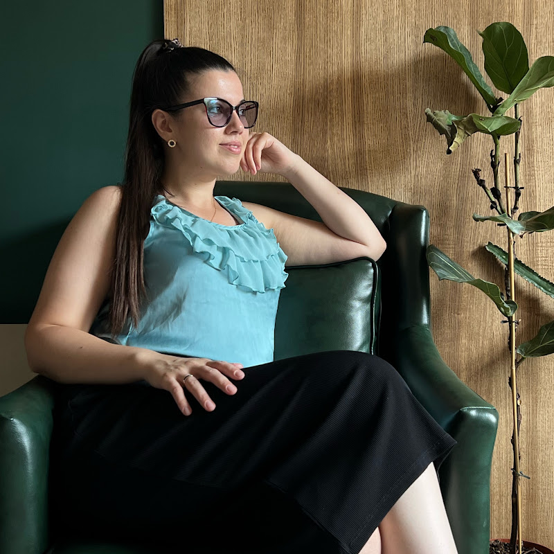 Віолетта Бережецька Logo