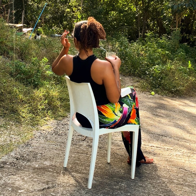 Ella (cooking, island life...)