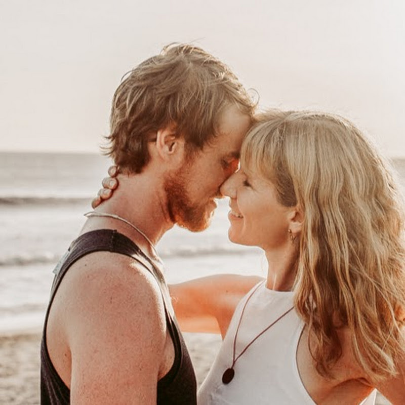 Dr Amanda Noelle Logo