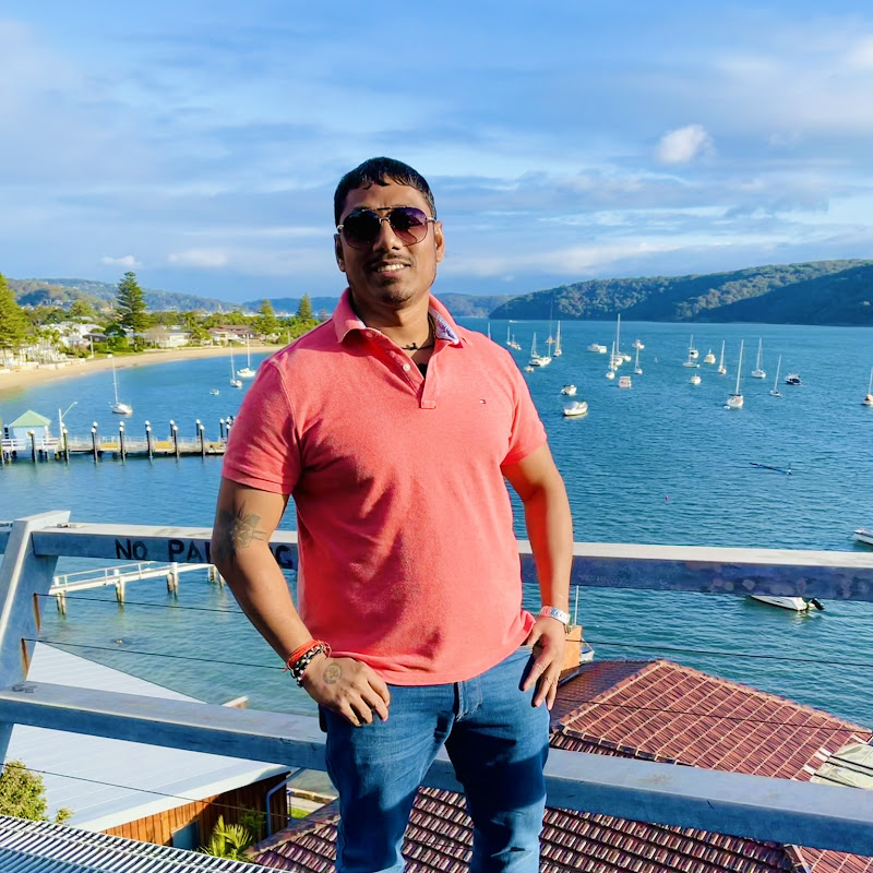 TRAVELLING HAPPY