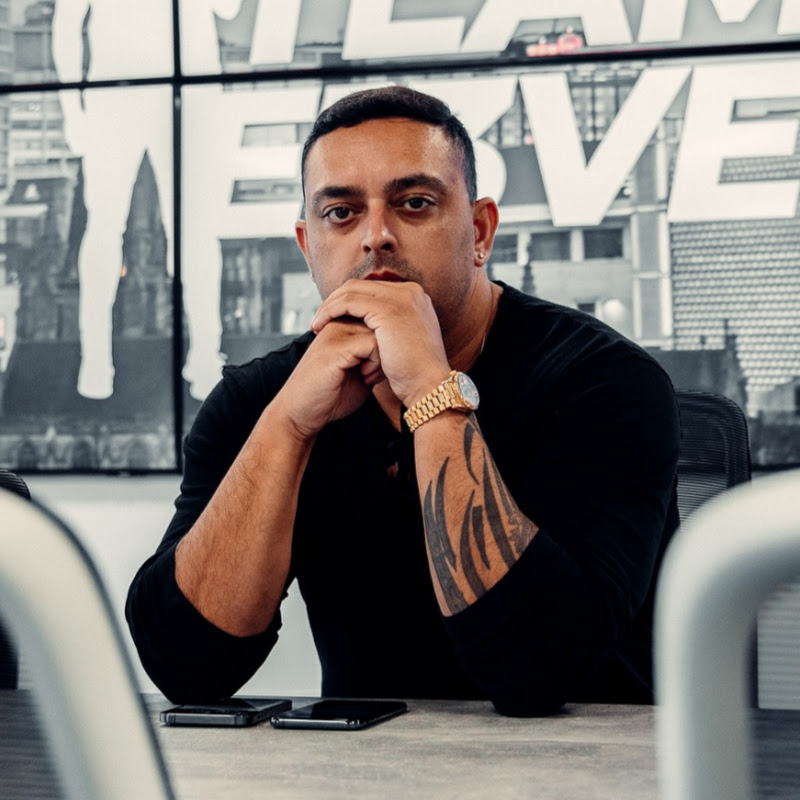 Steven Hamilton Logo